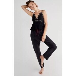 Free People Black Trousers with Relaxed Fit and Cropped Length